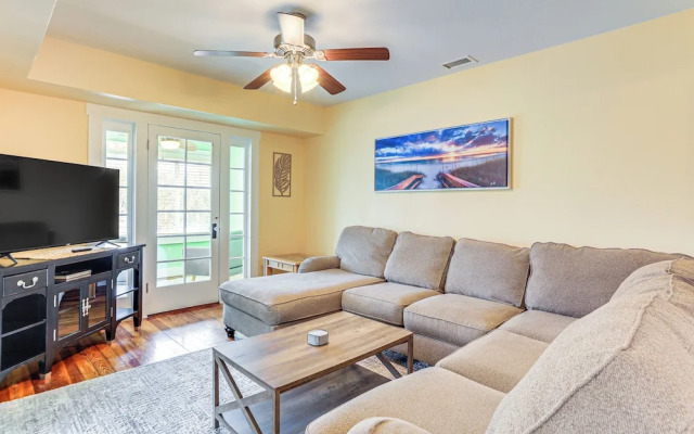 Walk to Manatee River: Palmetto Unit w/ Sunroom