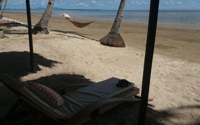 Peace & Love Beach Club