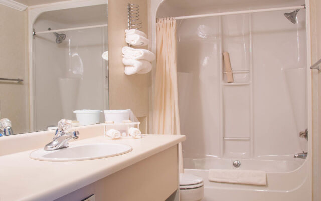 Highliner Hotel & Conference Centre