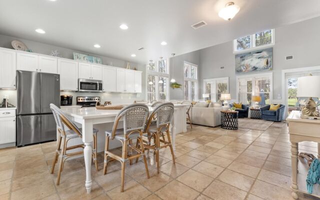 1369 Laurel Grove "the Crows Nest"