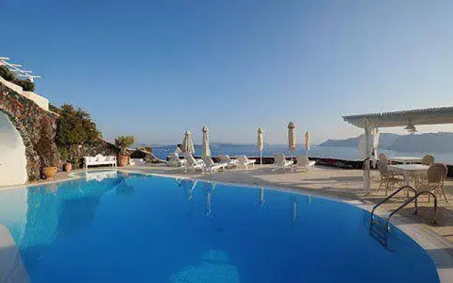 Oia’s Retreat