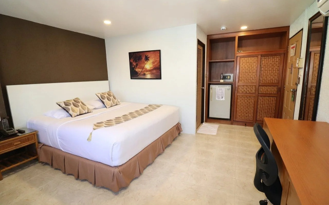 Summer Breeze Hotel