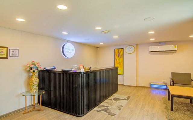 Treebo Trend Apple Tree Express