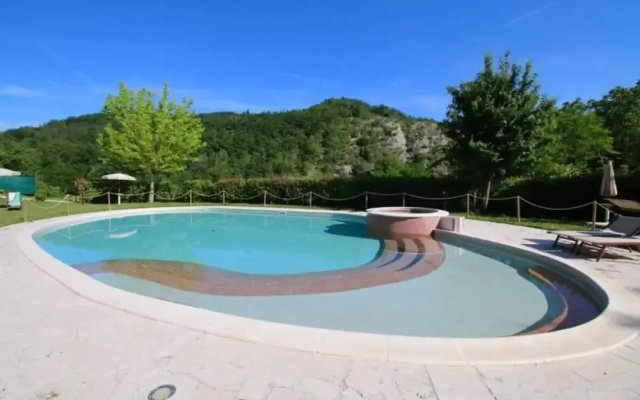 Apartment in Marche Near Urbino and Pool
