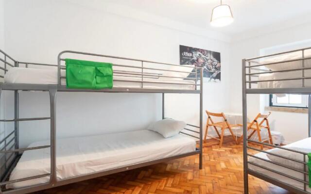 Brand new fully furnished hostel just 20 meters from Anjos metro station - 7