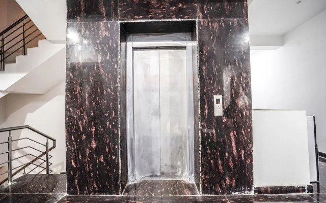 Fabhotel Noida Business Suites