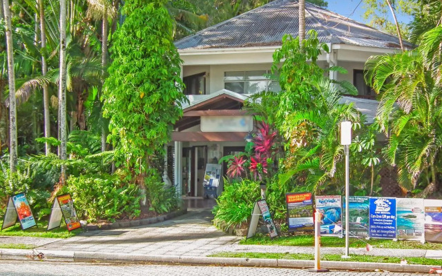 REEF RETREAT APARTMENTS PALM COVE Unit 12