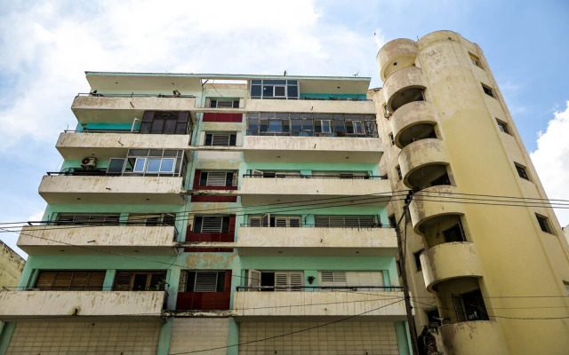 Bostoc, Knocking on Cuba