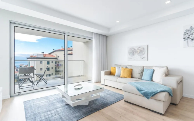 Horizonte Completo II by Atlantic Holiday
