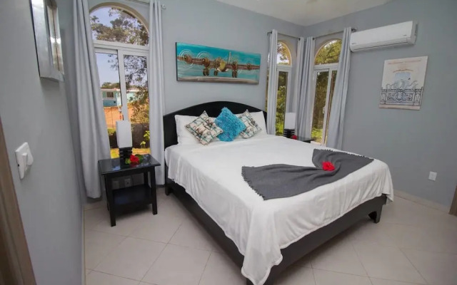 One of a Kind 6 Bedroom Luxury Villa