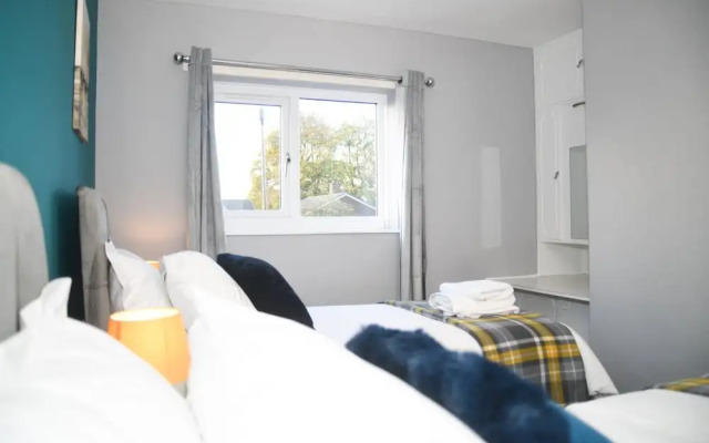 2ndhomestays -willenhall-charming 3-bedroom Home