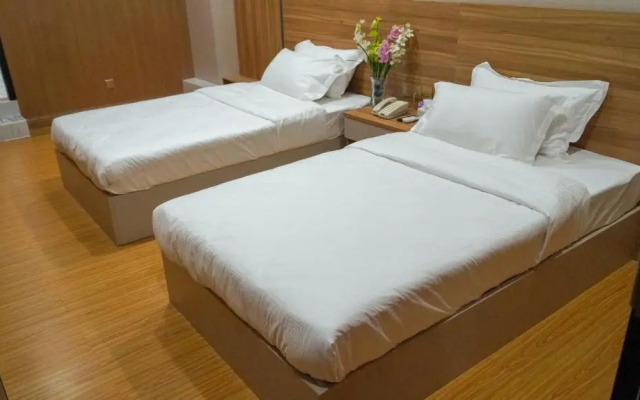 999 Traders Inn Hotel