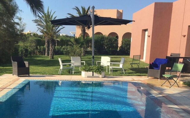 Dar Fatma a Well-appointed, 3-bedroom Villa With a Pool in the Residen