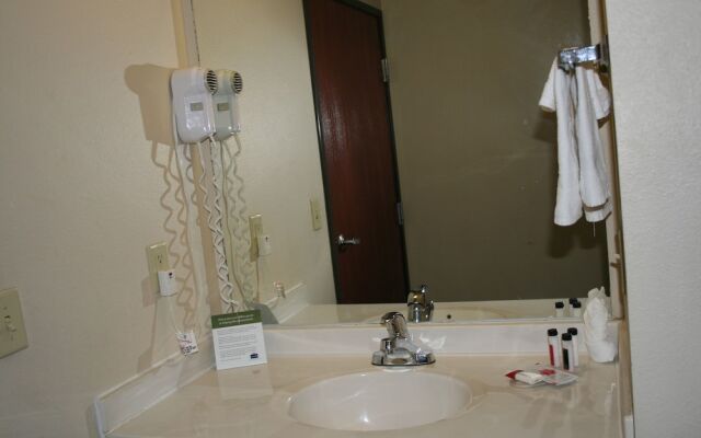 America Inn Lodge & Suites