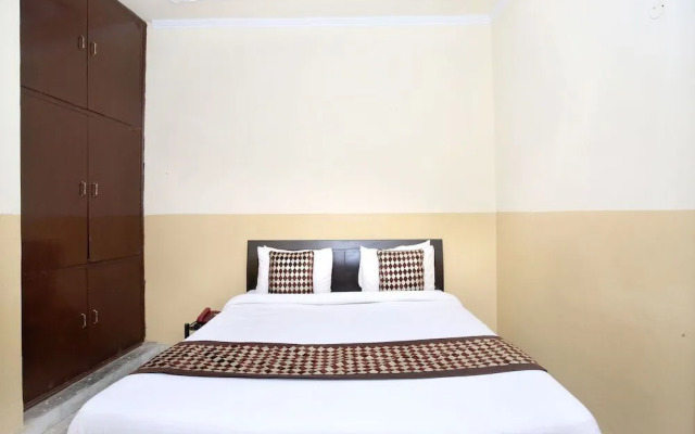 OYO 13140 Mayur palace