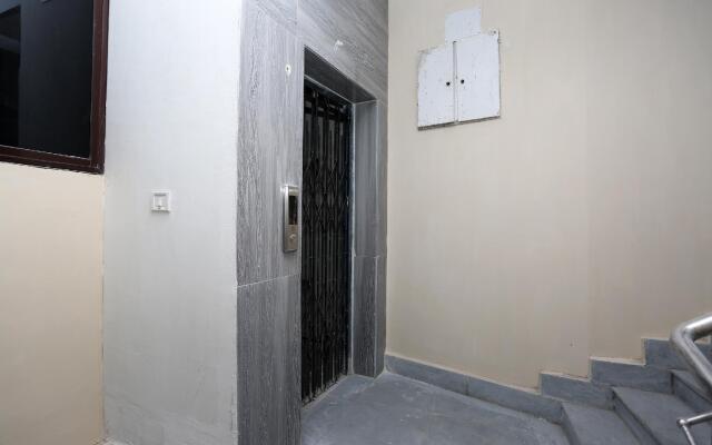 OYO Flagship 11549 Crystal INN