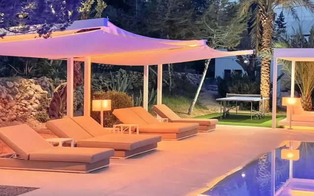Villa With Multiple Outdoor Terrace