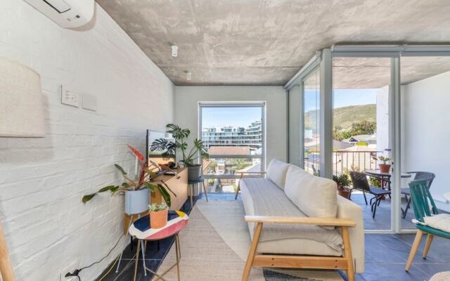 Seaside Studio Apartment, 9 Mins to Queens Beach!