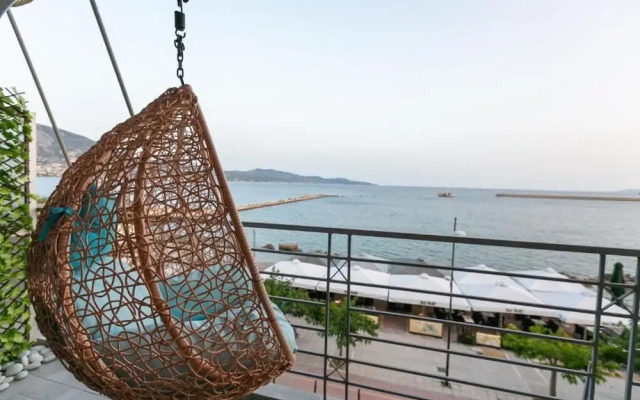 Seafront Kalamata Haven - Blue Luxury Suite
