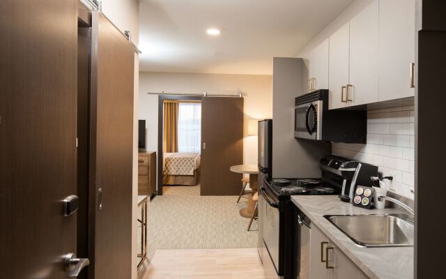 Pomeroy Inn & Suites Prince George