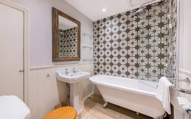 Charming, Recently Renovated 2-bed in Fulham