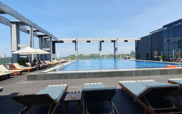 Legend Hotel and Resort