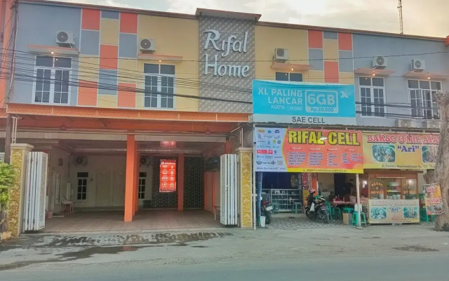 Urbanview Hotel Rifal Home Tegal