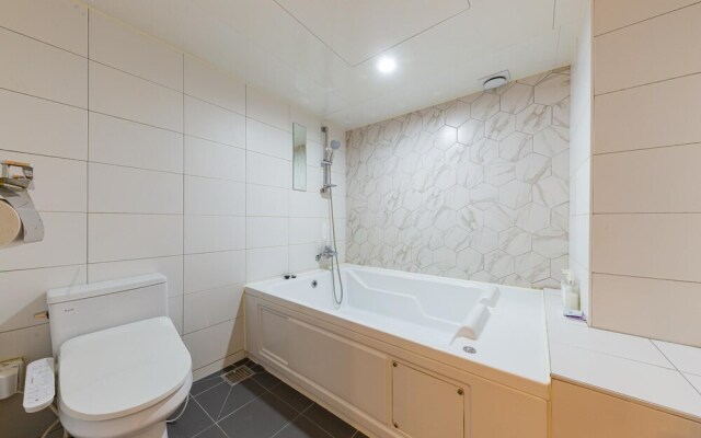 Cheongju Business Hotel JA