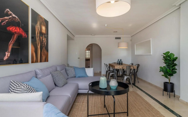 Puente Romano Modern flat, Best location in town