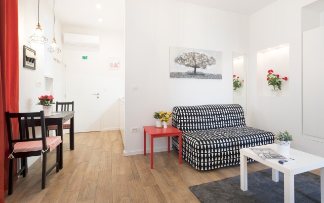 Cute Studio With Beautiful Balcony in the Center!