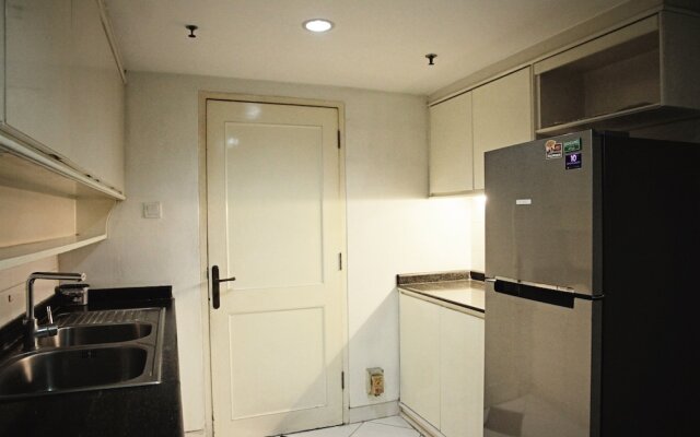 Classic Brawijaya Apartment with Pool View