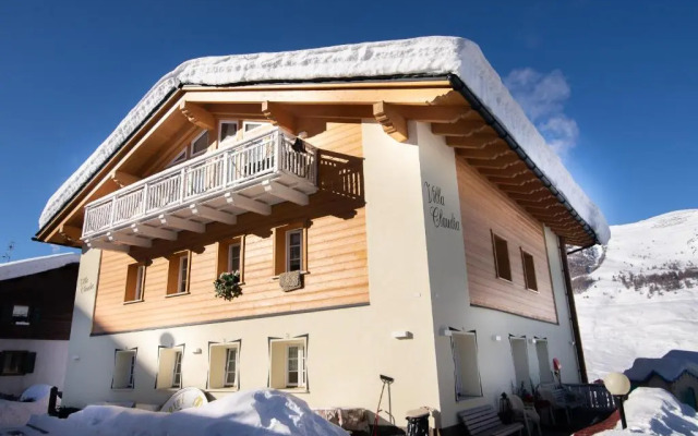 Villa Claudia Apartments