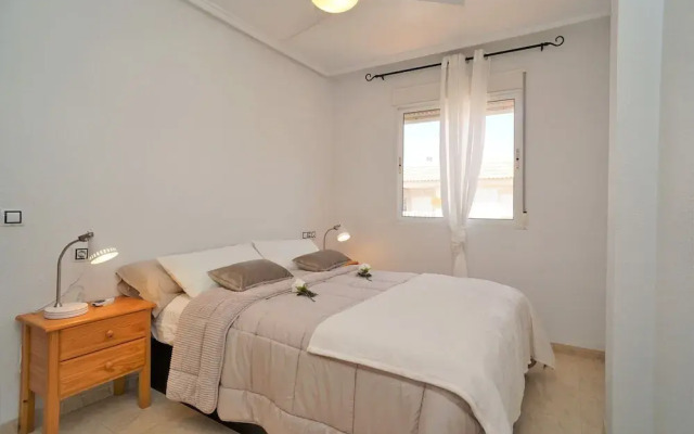 7 Mins From The Beach, Shared Pool Free Wifi