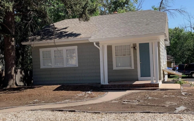 Inviting Bungalow Next to UNC - Free cruiser bikes!