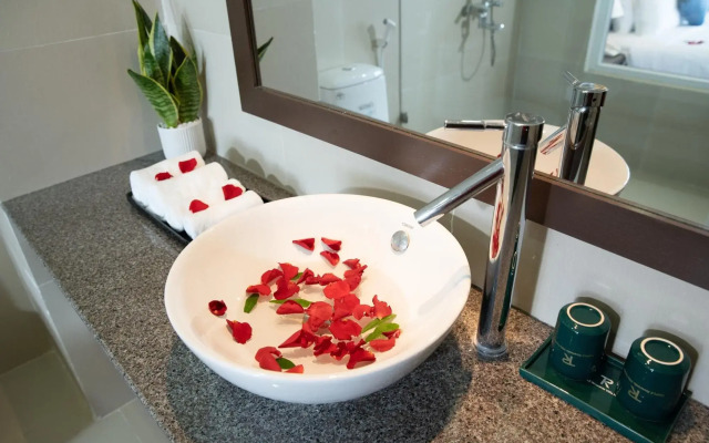Triple Riverside Villa Hotel Hoian