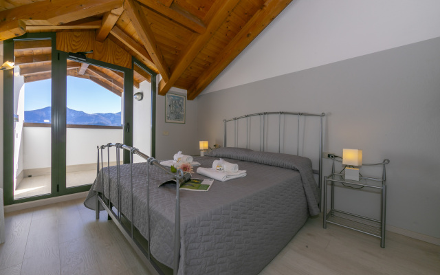 Blu Lake Apartment on Ghiffa Beach