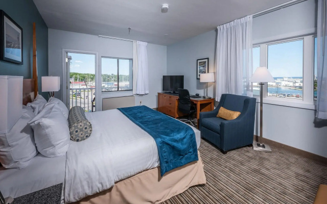 Rockland Harbor Hotel