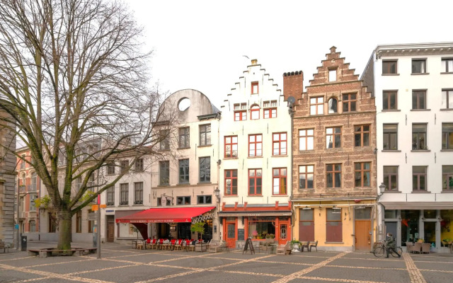 The Hendrik Square Residence