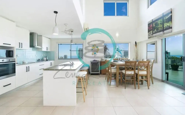 Pinnacle Penthouse Escape Panoramic Views Pool