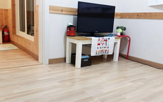 Jeonju Poet And Zzamong Guesthouse