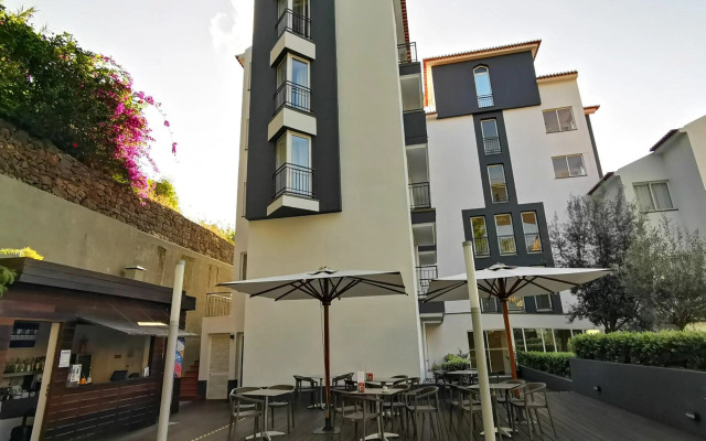 Santa Cruz Village Hotel