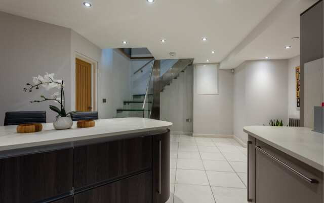 The Norfolk Townhouse - Large & Stunning 5BDR Mews Home on Private Street