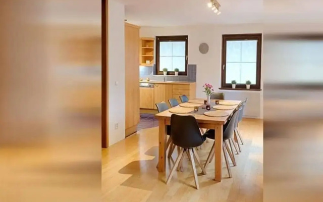 Spacious Apartment With Easy Connectivity
