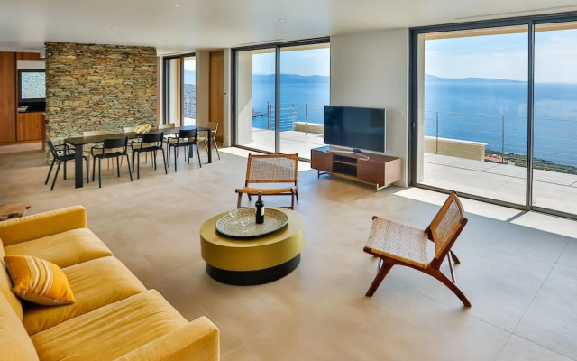 Luxurious Architect-designed Property Pool sea View