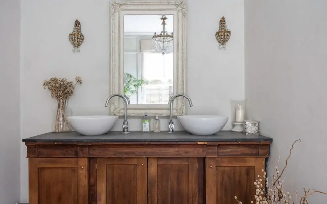 Host Stay The Walpole House