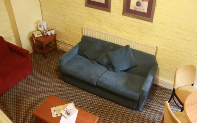Churchills Hotel