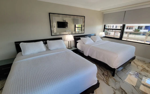 Alexander 521 3 Bedroom Apts by RedAwning