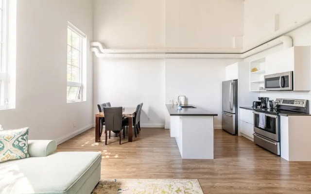 GLOBALSTAY. Dundurn Lofts. Free parking. Gym