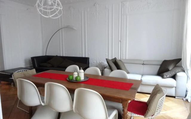 Les Serruriers - Appartement Spacieux avec Terrasse & Parking