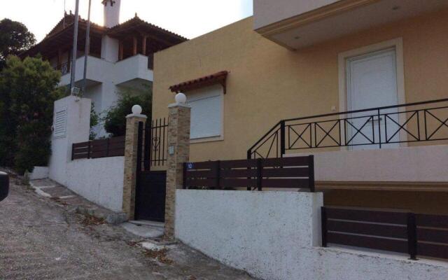 Relaxing family house with garden in Avra, Rafina